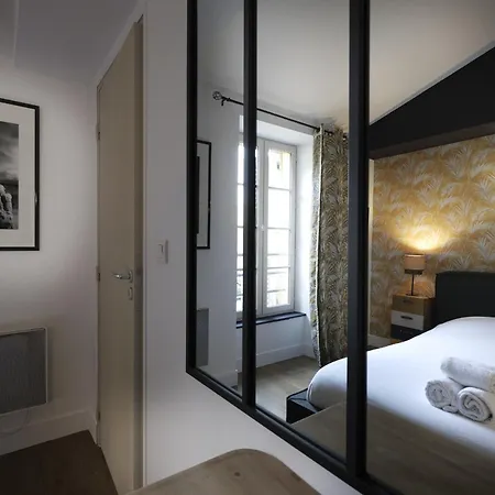 Appartement De Charme Au Marche Avec Parking La Rochelle  Exterior photo